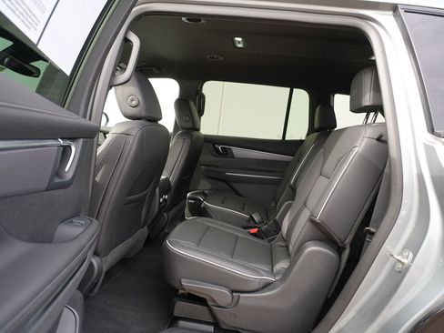 Used 2025 Buick Enclave Sport Touring image 18