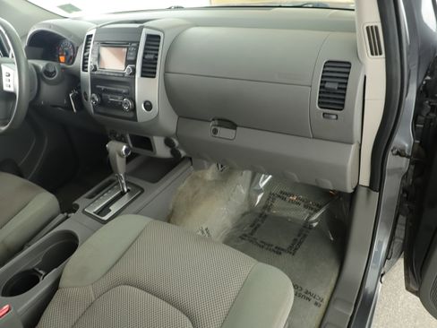 Used 2016 Nissan Frontier SV image 18