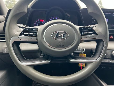 Used 2021 Hyundai Elantra SE image 21