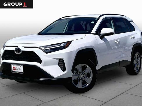 Used 2025 Toyota RAV4 XLE FWD image 1