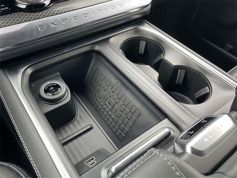 New 2025 Ford Expedition Max Platinum w/ Stealth Appearance Package image 11