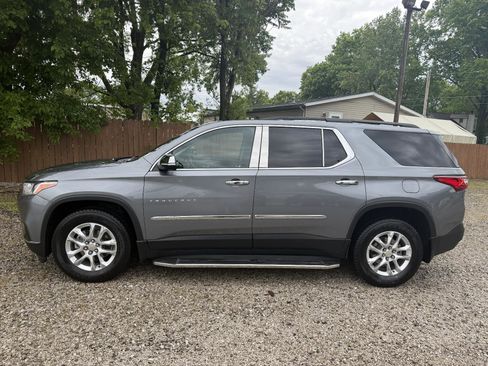 Used 2019 Chevrolet Traverse LT FWD image 2