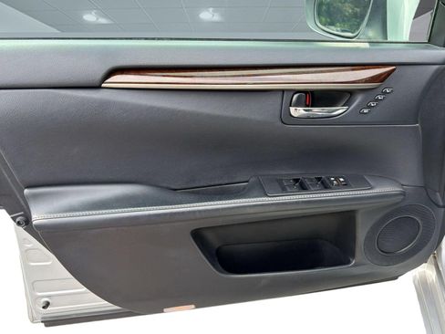 Used 2015 Lexus ES 350 w/ Premium Package FWD image 14