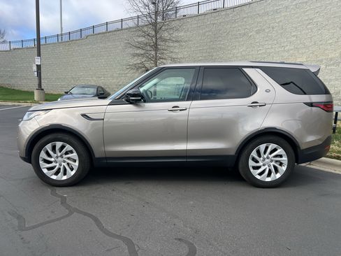 Certified 2024 Land Rover Discovery S image 4