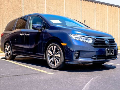 Used 2024 Honda Odyssey Touring image 2
