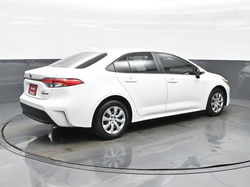 Used 2023 Toyota Corolla LE image 6