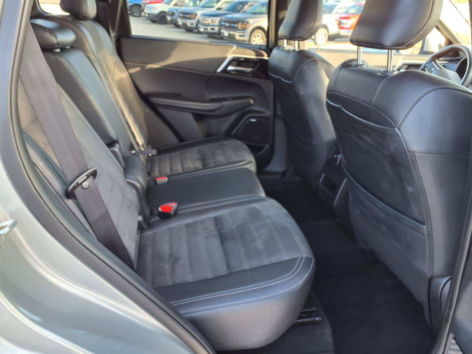 Used 2025 Mitsubishi Outlander SE FWD image 20