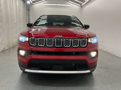 Used 2025 Jeep Compass Limited AWD/4WD image 3