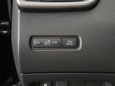 Used 2016 Nissan Rogue S image 38