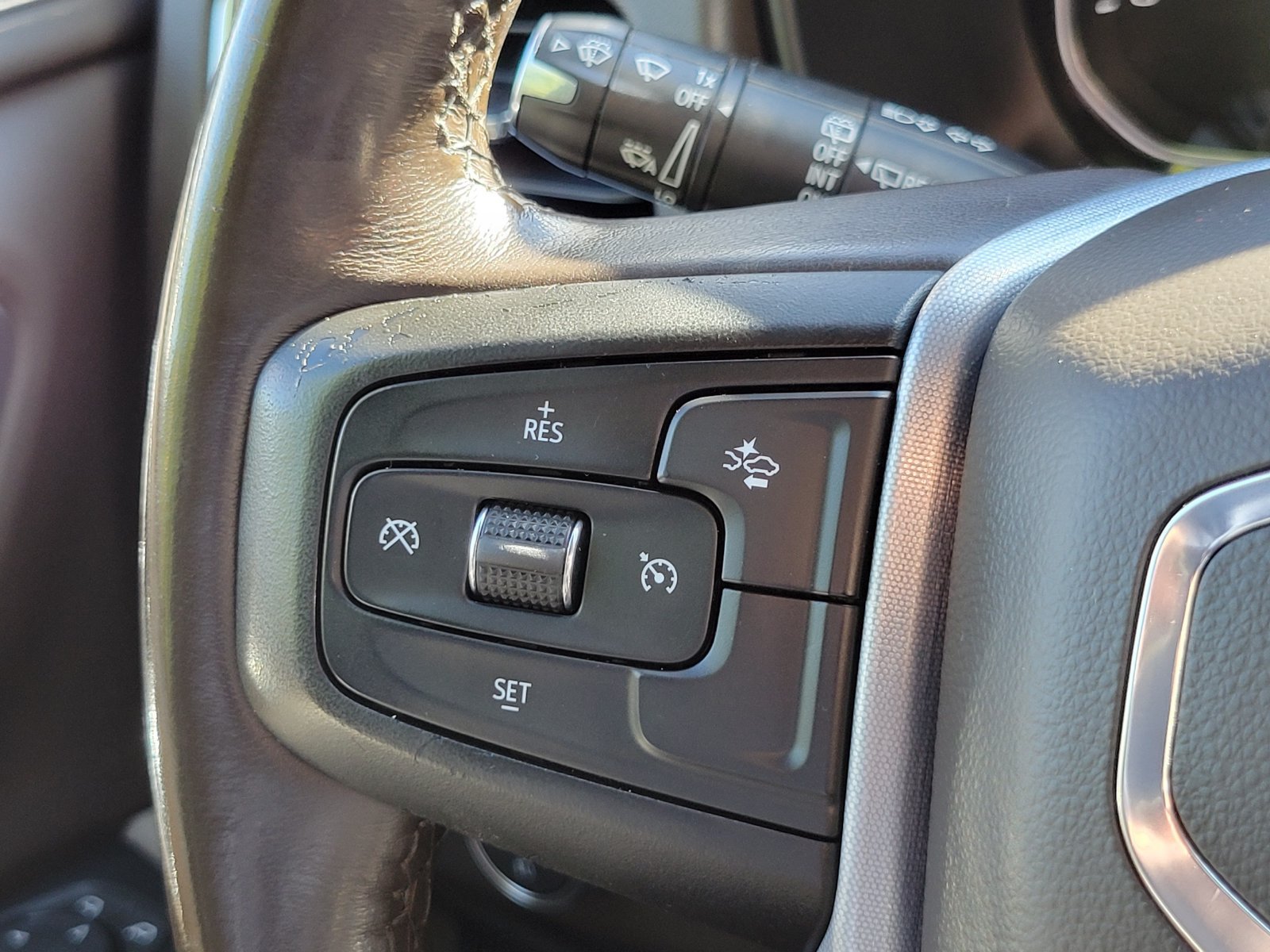 Used 2021 GMC Yukon XL SLT w/ Rear Media and Nav Package AWD/4WD image 16