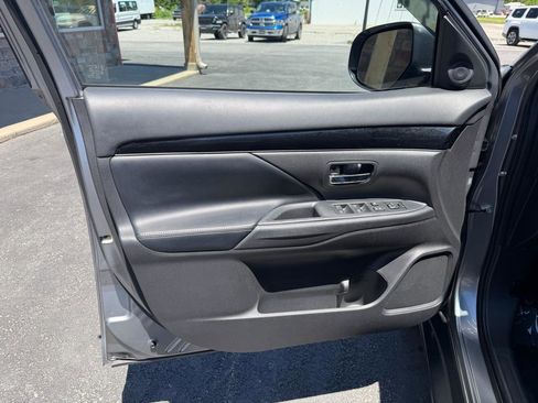Used 2019 Mitsubishi Outlander SEL AWD/4WD image 12