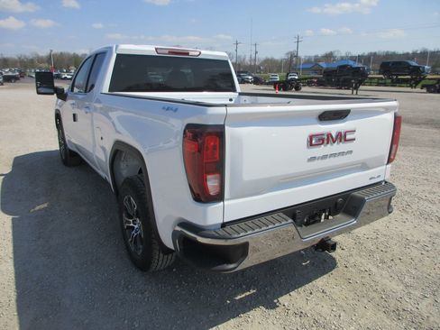New 2026 GMC Sierra 1500 SLE image 7