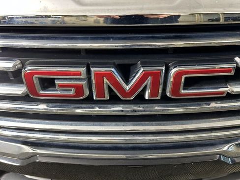 Used 2024 GMC Terrain SLT AWD/4WD image 9