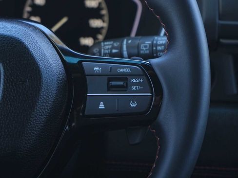 Used 2025 Honda Pilot Sport image 18