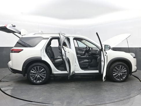 Certified 2024 Nissan Pathfinder SL w/ SL Premium Package image 41