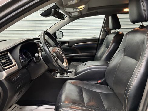 Used 2018 Toyota Highlander Limited Platinum image 8