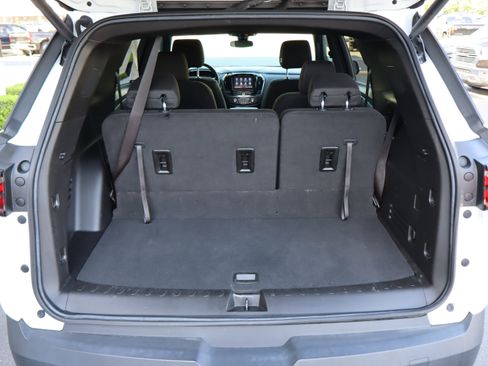 Used 2023 Chevrolet Traverse LT FWD image 33