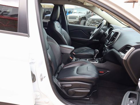 Used 2015 Jeep Cherokee Trailhawk w/ Comfort/Convenience Group AWD/4WD image 28