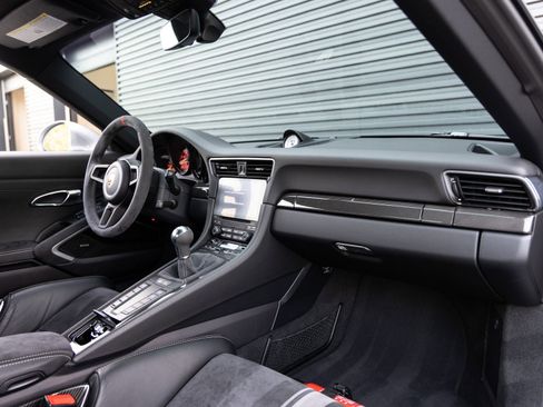 Certified 2018 Porsche 911 GT3 image 32