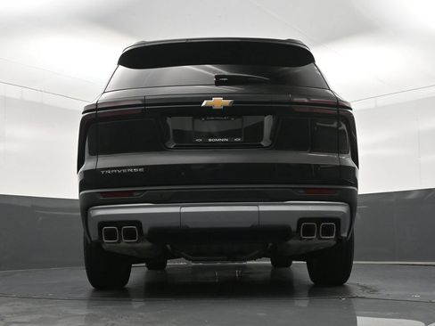 Used 2026 Chevrolet Traverse LT FWD image 32