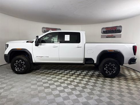 Used 2025 GMC Sierra 2500 AT4X image 8