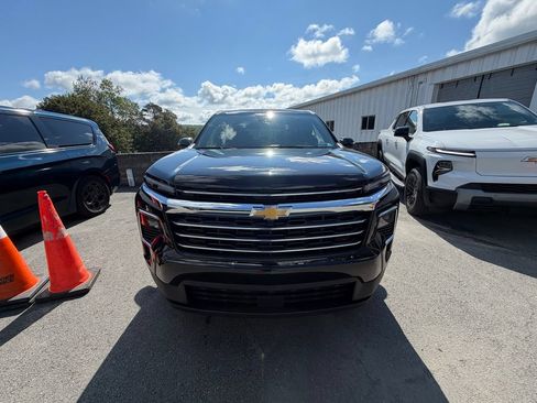 New 2027 Chevrolet Traverse LT w/ Sun and Wheel Package AWD/4WD image 8
