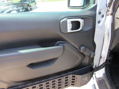 Used 2023 Jeep Gladiator Sport AWD/4WD image 29