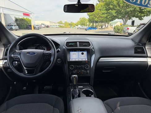 Used 2018 Ford Explorer XLT w/ Equipment Group 201A FWD image 21