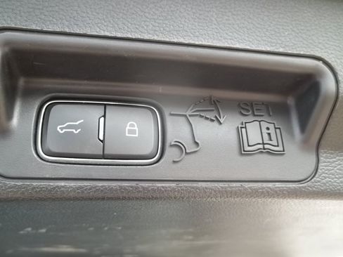 Used 2020 Ford Explorer XLT w/ Equipment Group 202A AWD/4WD image 19