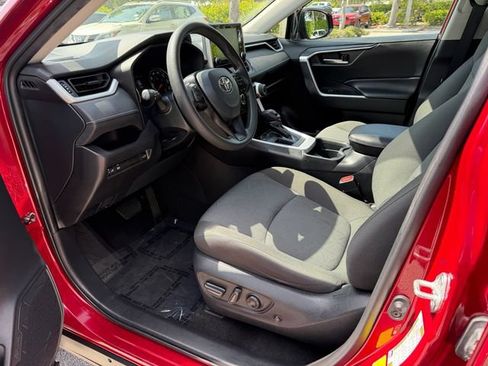 Used 2021 Toyota RAV4 XLE w/ Convenience Package FWD image 12