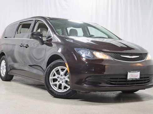 Used 2017 Chrysler Pacifica Touring image 7