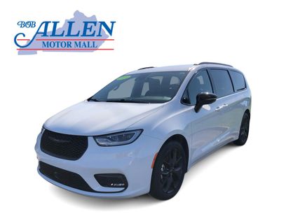 Used 2024 Chrysler Pacifica Touring-L w/ S Appearance Package