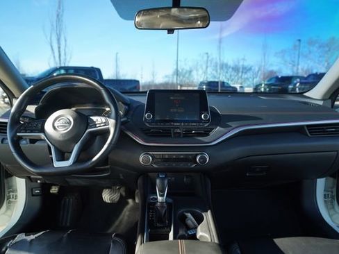 Used 2019 Nissan Altima 2.5 SR w/ SR Premium Package image 26