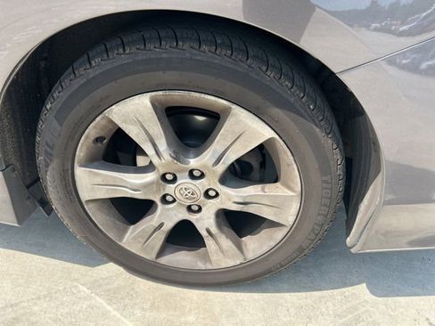 Used 2013 Toyota Sienna SE FWD image 9