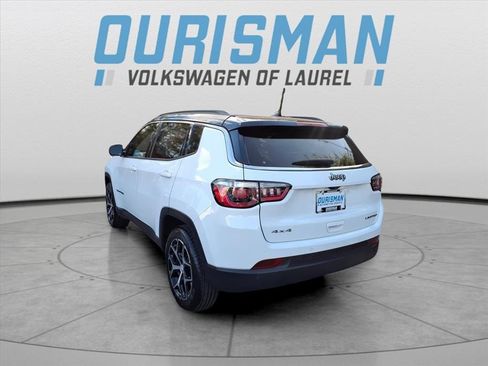 Used 2024 Jeep Compass Limited image 3