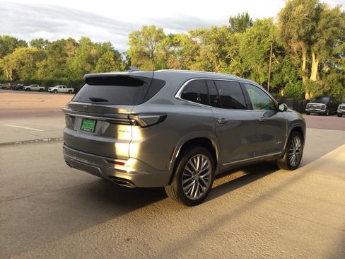 Used 2026 Buick Enclave Avenir w/ Super Cruise Package AWD/4WD image 5