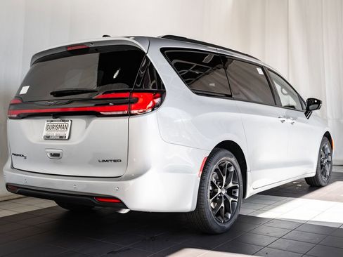 New 2026 Chrysler Pacifica Limited image 4