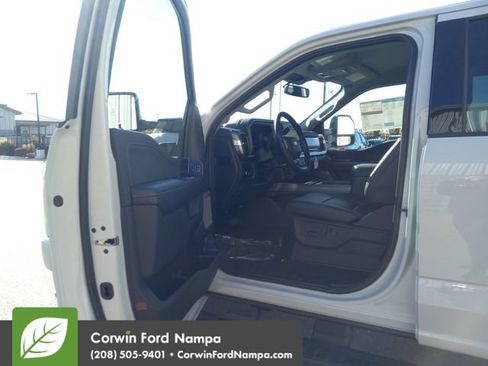 New 2026 Ford F250 Lariat w/ Black Appearance Package image 9