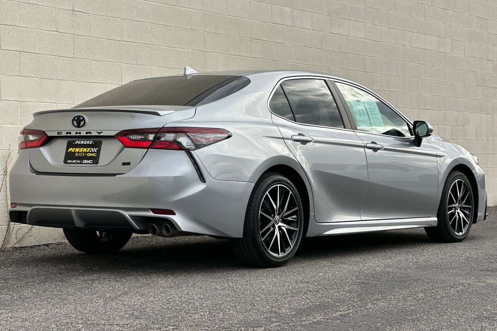 Used 2024 Toyota Camry SE FWD image 4