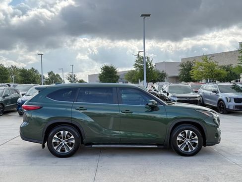 Used 2023 Toyota Highlander XLE FWD image 6