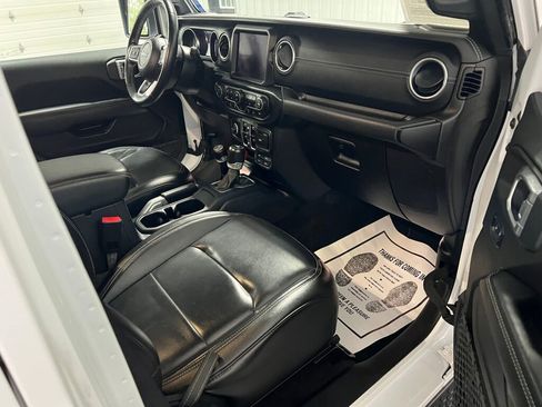 Used 2021 Jeep Wrangler Unlimited Sahara w/ Uconnect 4C Nav & Sound Group image 3