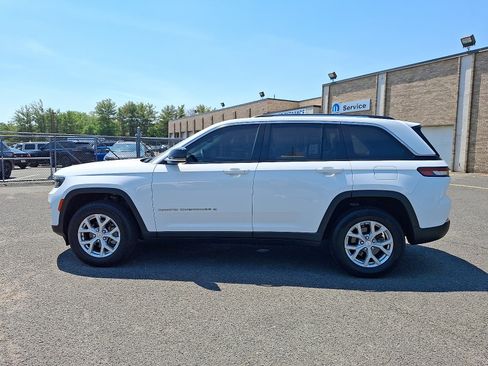Used 2023 Jeep Grand Cherokee Limited AWD/4WD image 4