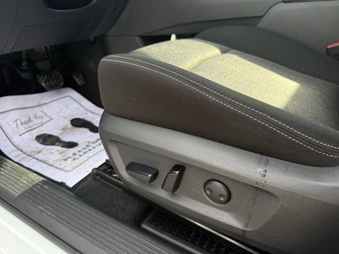 Used 2024 Nissan Rogue SV image 38