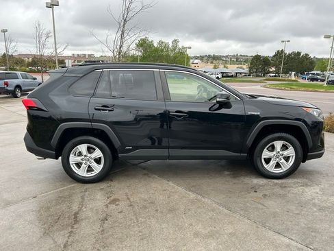 Used 2020 Toyota RAV4 LE w/ Carpet Mat Package AWD/4WD image 8