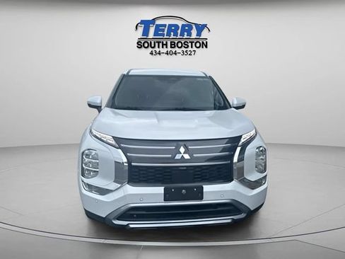 Used 2025 Mitsubishi Outlander SE FWD image 2