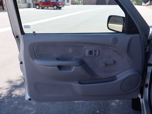 Used 2002 Toyota Tacoma 2WD Xtracab w/ SR5 Pkg w/ Chrome Pkg image 21
