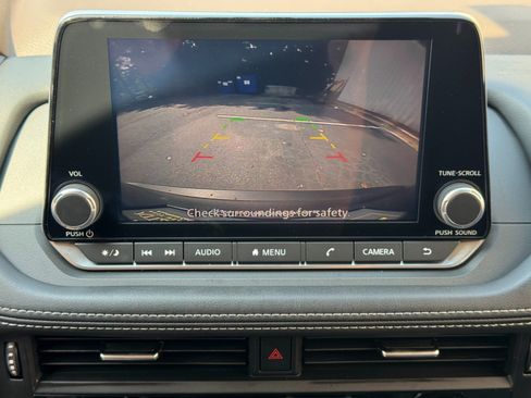 Used 2022 Nissan Rogue S FWD image 22