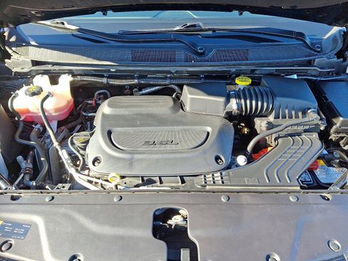 Certified 2024 Chrysler Pacifica Touring-L image 30