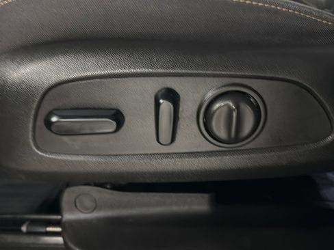 Used 2021 Chevrolet Equinox LT image 18