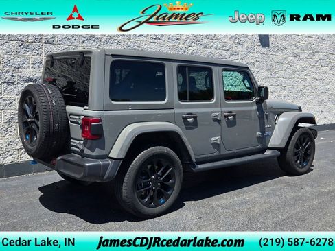 Used 2023 Jeep Wrangler Unlimited Sahara w/ Cold Weather Group AWD/4WD image 5
